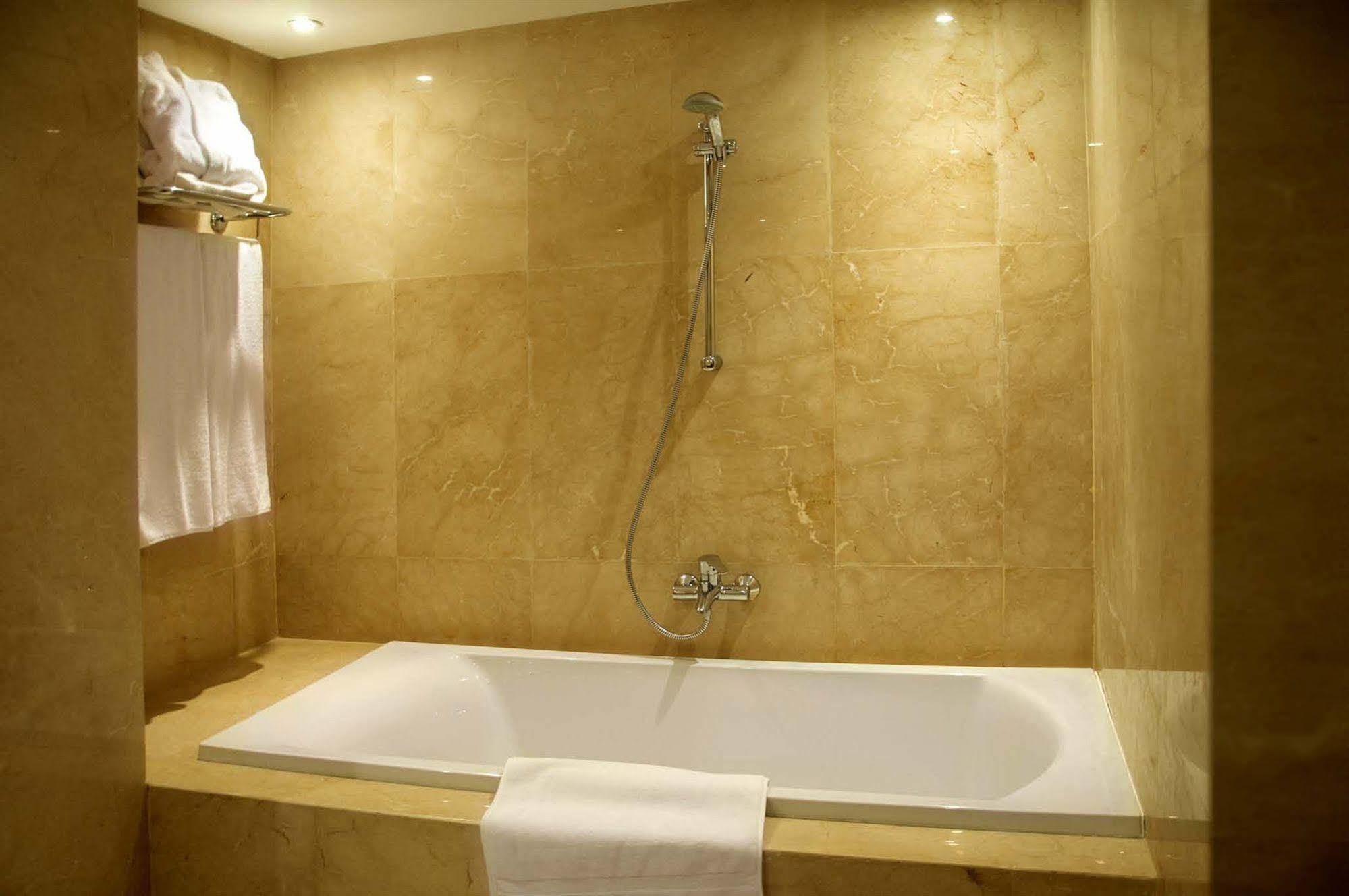 Suites Hotel Mohammed V By Accor Эль-Хосейма Экстерьер фото